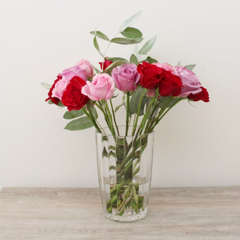 Rosas en Florero de vidrio importado