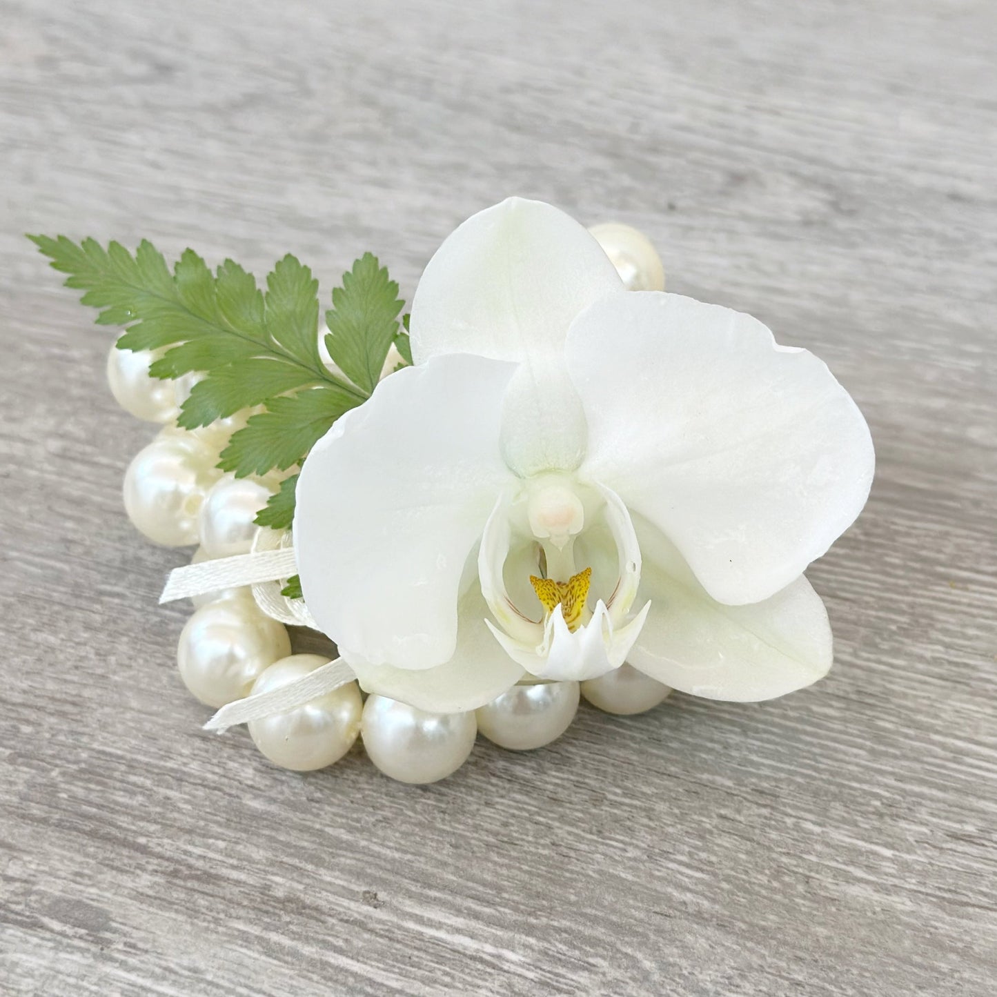 Corsage de mano con orquídea - Perlas Grandes