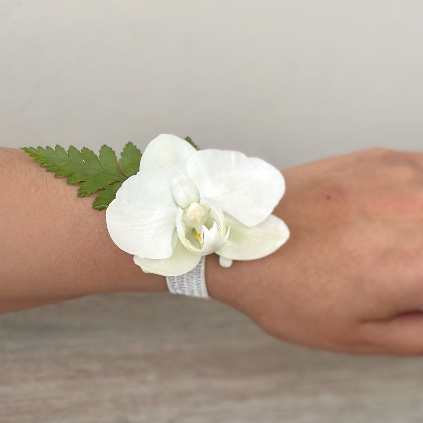 Corsage de mano con Orquídea - Elástico Plateado