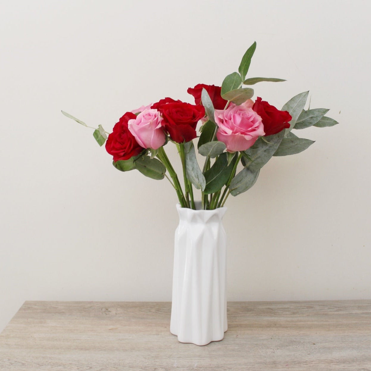 Mix de Rosas en Florero