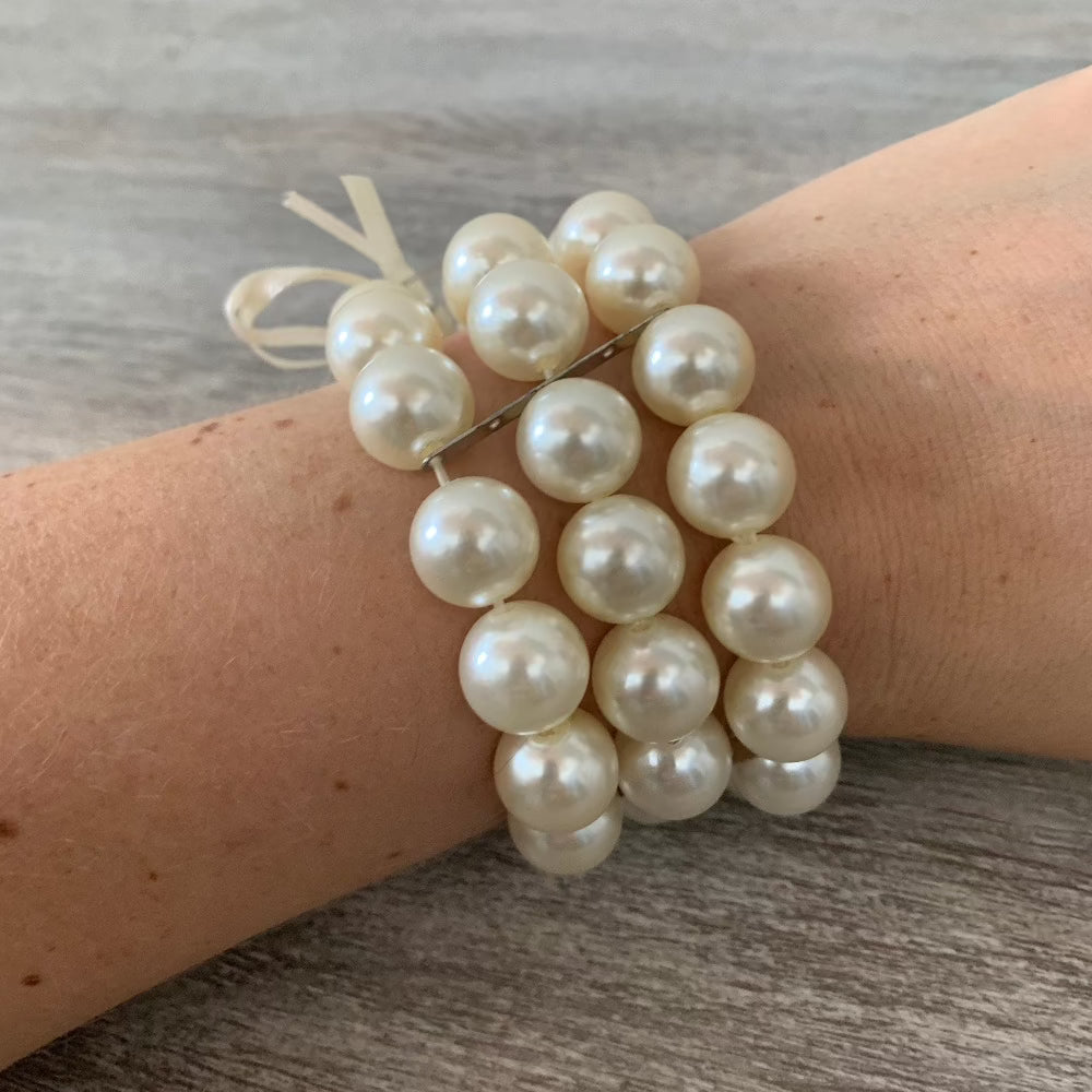 Corsage de mano con orquídea - Perlas Grandes