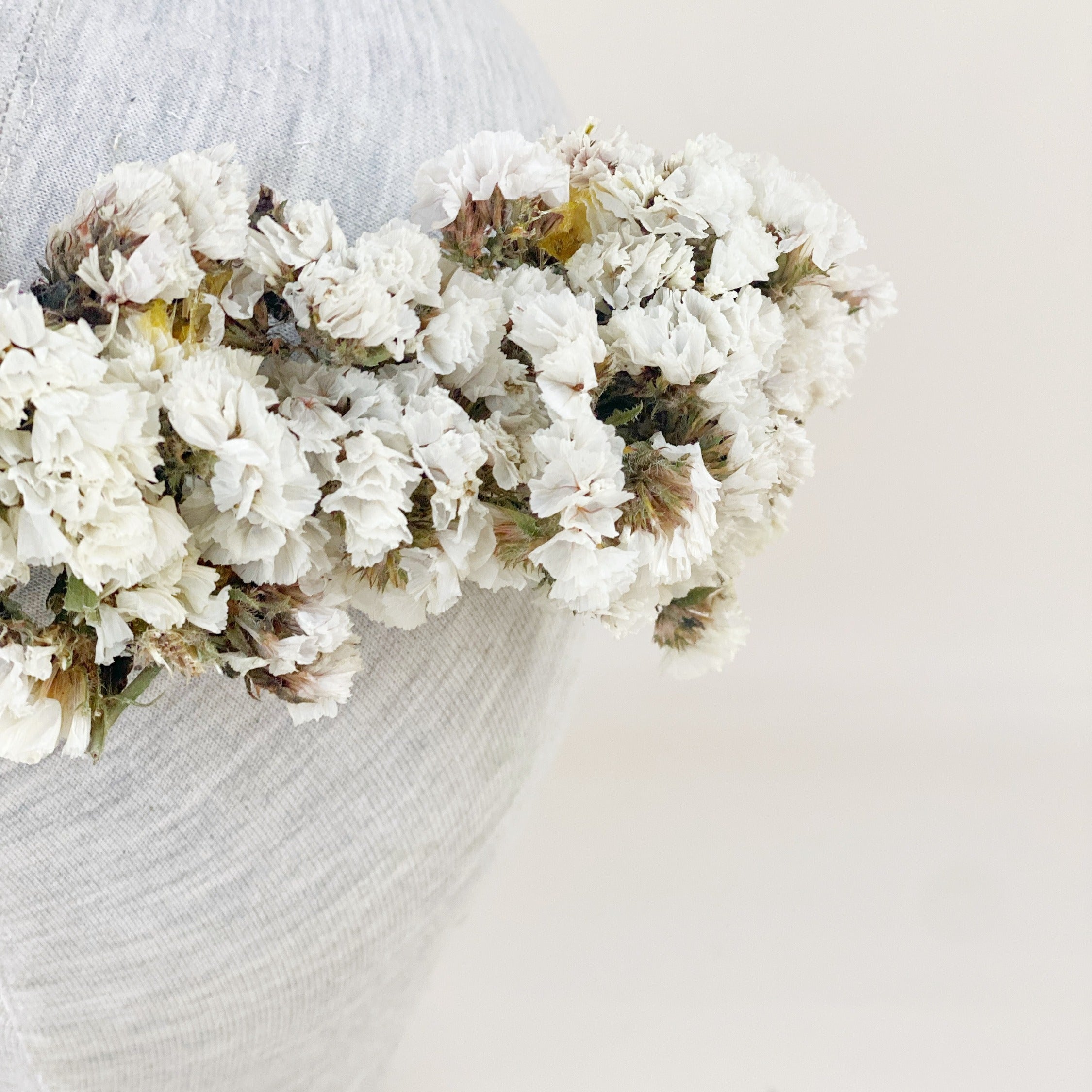 Tocado White - Ramona Floristería 💐