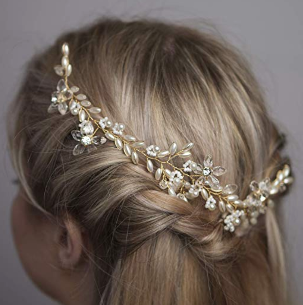 Tocado dorado con perlas y flores - Ramona Floristería 💐