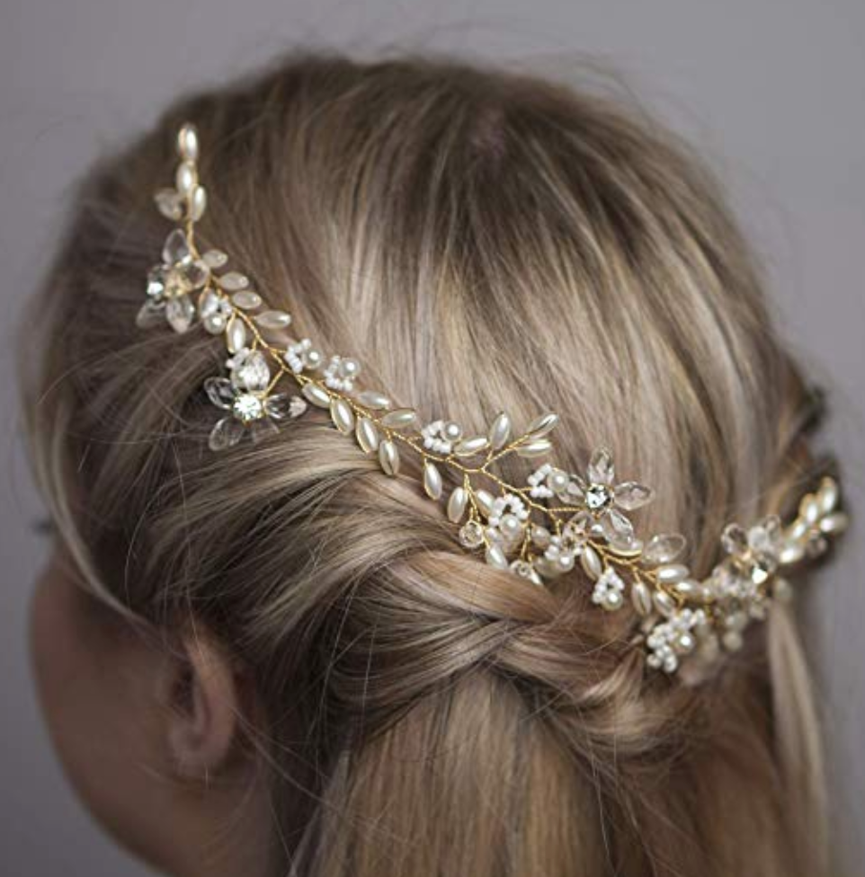Tocado dorado con perlas y flores - Ramona Floristería 💐