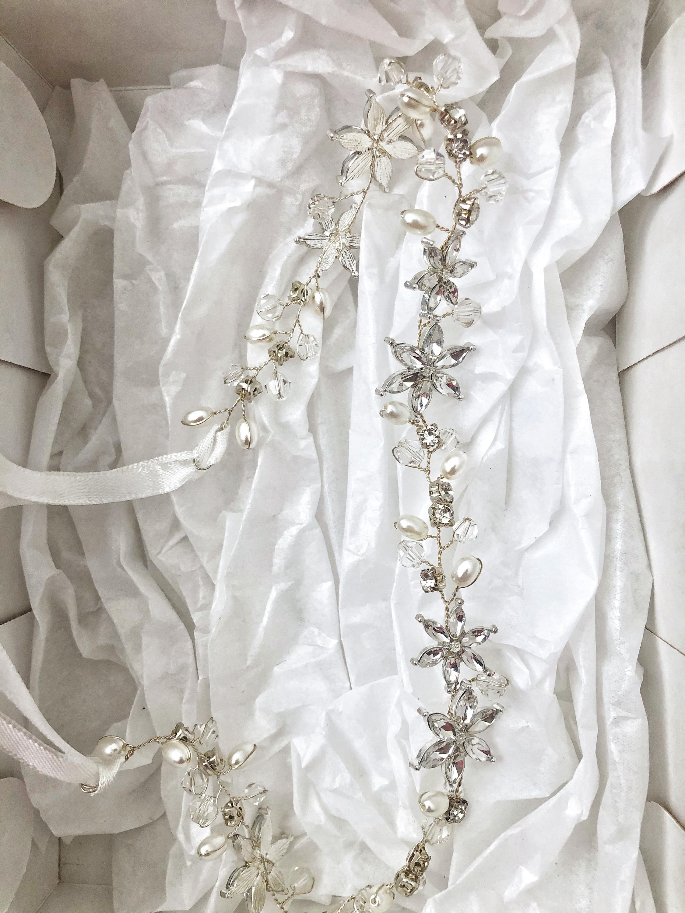 Tocado flores y brillos - Ramona Floristería 💐
