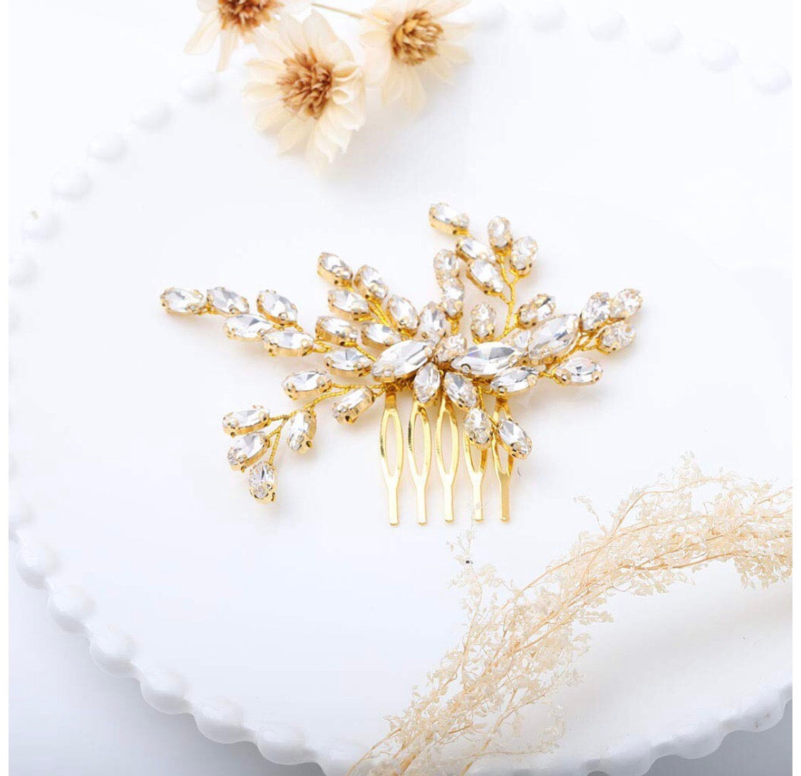 Tocado peineta con brillos dorados - Ramona Floristería 💐
