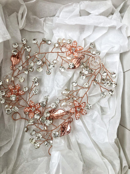Tocado oro rosa con brillos y perlas